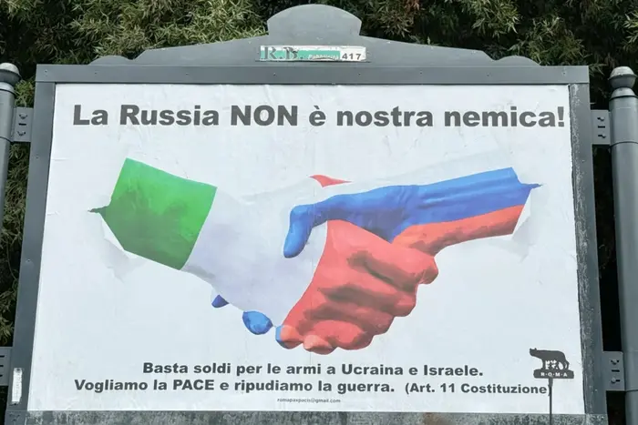 «Росія нам не ворог». В Італії на білбордах з’явилися проросійські плакати (фото)