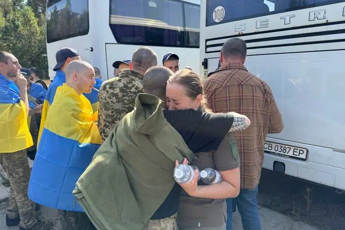 Обмін полоненими 14 вересня: скільки «азовців» повернулися додому (фото, відео)