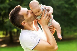 День батька: привітання у прозі, віршах та яскравих листівках