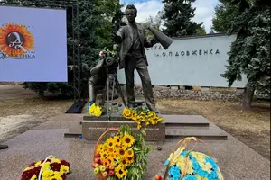 У Києві відкрився пам'ятник українському кінорежисеру Олександру Довженку (фото)