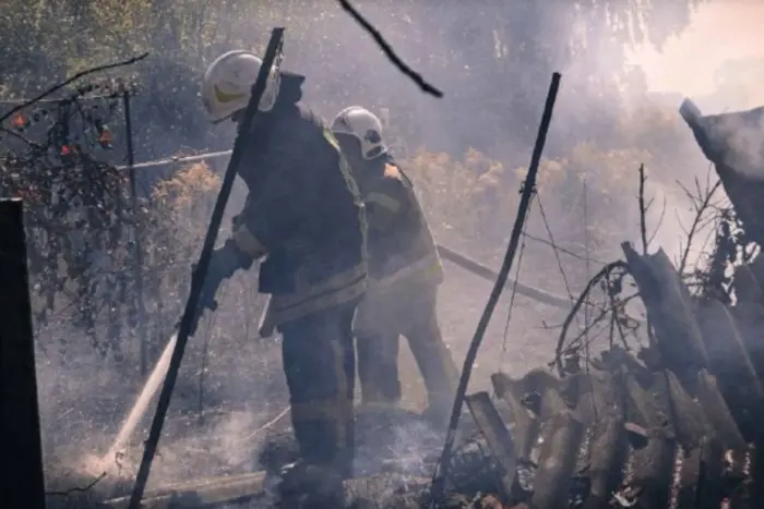 На Київщині спалахнула пожежа на складах