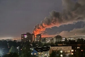 У Ярославлі спалахнула сильна пожежа через атаку дронів