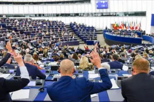 Європарламент закликає розширити санкції проти Росії, Білорусі та інших країн і організацій, які надають РФ військові технології