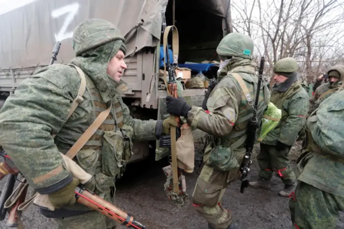 Звозили зброю КамАЗами: партизани в Донецькій області знайшли склад росіян із боєприпасами