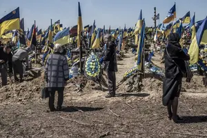 Видання пише, що кількість загиблих українських військовослужбовців становить 80 тис.