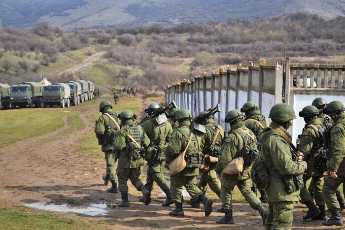 Партизани в Криму показали фото фортифікацій, які будують окупанти біля Євпаторії