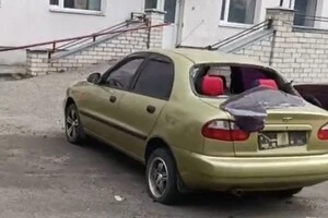 Через атаку дрона у Глухові пошкоджено будівлю лікарні та транспортні засоби 