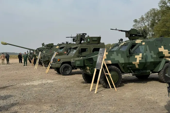 Міноборони показало новітні зразки вітчизняної зброї (фото)