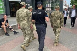 6 травня жінка опублікувала щонайменше три дописи про дислокацію співробітників військкомату