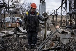 За добу енергетики ДТЕК повернули світло майже 14 тис. осель після обстрілів