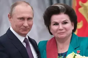 Влада РФ вербує бюджетників до пропутінської партії