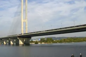 Під час повітряних тривог Південний міст закритий для всіх