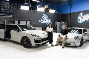 Цукерберг звернувся до компанії West Coast Customs, щоб перетворити Porsche Cayenne Turbo GT на сімейний автомобіль з розсувними дверима