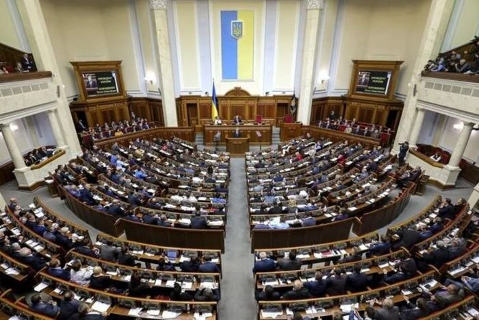 Рада прийняла закон про підвищення податків: військовий збір з зарплат буде 5%