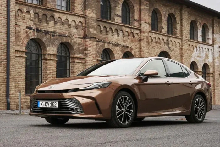 На украинский рынок выходит новая Toyota Camry 2025 (фото)