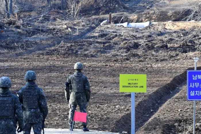 Північна Корея готується підірвати дороги до Південної Кореї