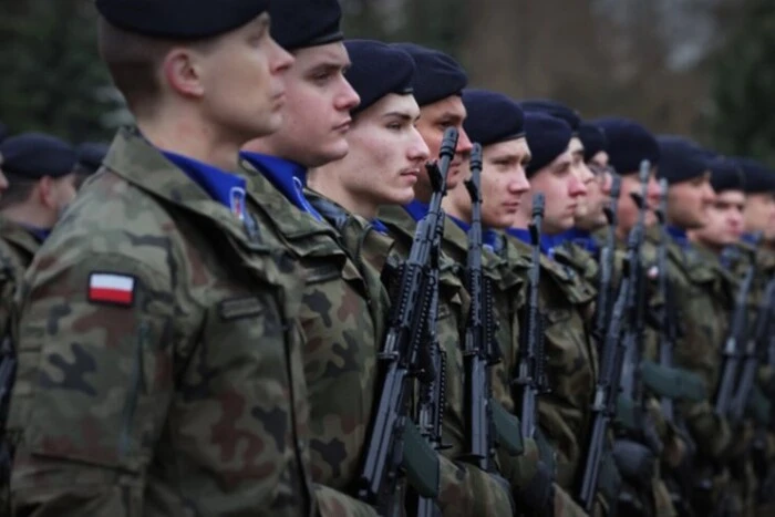 ЄС може покарати Польщу за рекордні військові витрати – міністр фінансів Польщі 