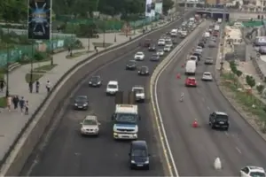 Комунальні служби очищатимуть зливоприймальну систему на Набережному шосе