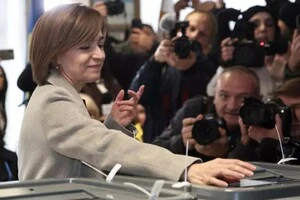 Чинна глава держави Майя Санду набирає більшість голосів