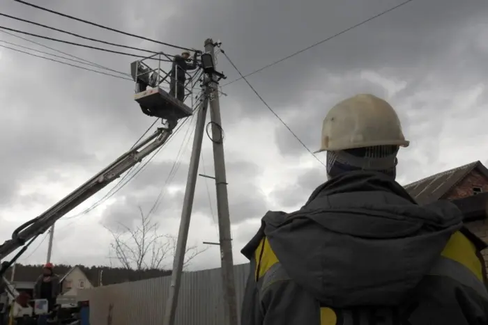 Знеструмлення триватимуть по 10-11 год: де на Київщині енергетики вимикатимуть світло