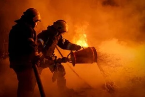 Вогнеборці оперативно ліквідували пожежу, яка виникла внаслідок ракетної атаки на припортову інфраструктуру Одещини