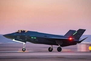 Ізраїльські винищувачі F-35 повертаються на авіабазу Неватім після авіаудару в Ємені, 20 липня 2024 року