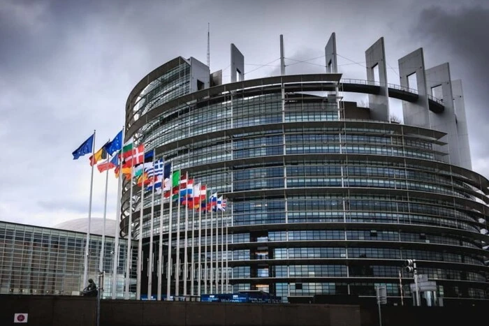 Європарламент схвалив виділення Україні €35 млрд кредиту за рахунок заморожених активів РФ