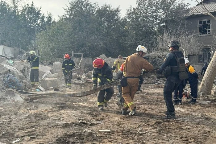 Під завалами потрощеного будинку у Дніпрі виявлено четвертого загиблого (оновлено)