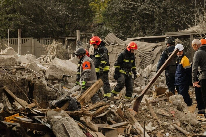 З-під завалів у Дніпрі дістали тіло чоловіка. Кількість загиблих зросла до п’яти