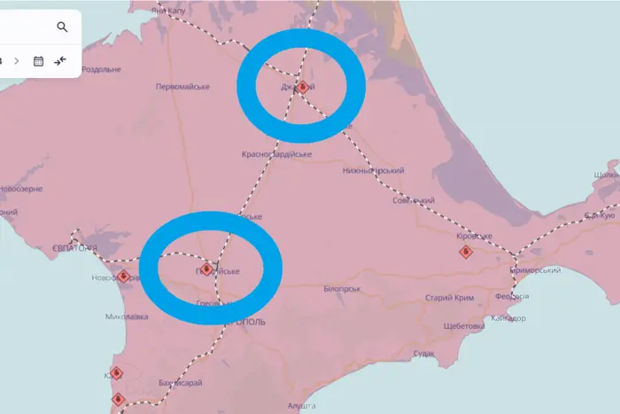 Окупанти повідомляють про вибухи в Криму через атаку балістикою