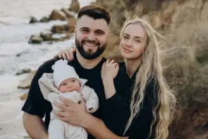 Фотосесію на фоні води оприлюднила дружина артиста