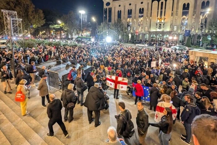 У Тбілісі незгодні з результатами виборів вийшли на протести (відео)