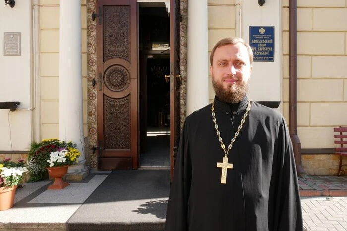 Священник розповів, чому його парафіяни відмовлялися молитися українською 