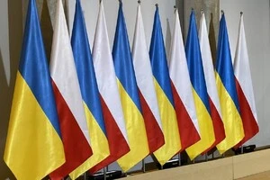 Кучма відповів, як Україні будувати відносини з Польщею, Словаччиною, Угорщиною та Румунією