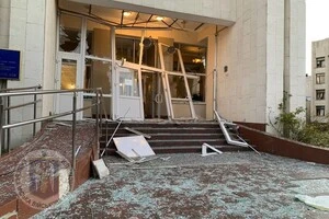 В щонайменше пʼяти будівлях вибуховою хвилею пошкодженно скління вікон, вхідні групи