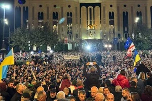 Перші мітинги під парламентом відбулися після оголошення результатів виборів – 28 жовтня. Сьогодні – друга серія, вона має окреслити подальші перспективи протесту