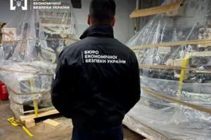 Тютюнова фабрика у Києві виготовляла підроблені сигарети відомих світових брендів (фото)