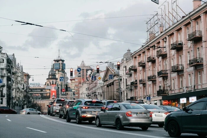 Як змінювалась популярність легковиків за типом пального за минулі 30 років