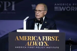 Ларрі Кудлоу виступає в четвер на гала-концерті America First Policy Institute у клубі Mar-a-Lago у Флориді