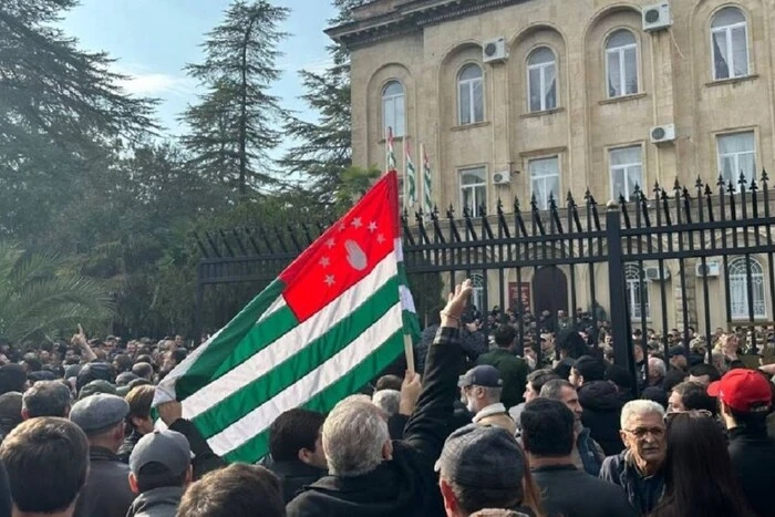 «Бунти» в Абхазії.  Що це означає для нас?