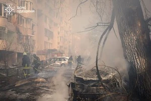 Росіяни вдарили по житлових будинках в Одесі: є жертви та поранені