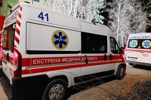 Росіяни ракетою влучили в адмінбудівлю в Прилуках, поранено чоловіка