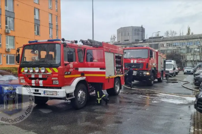 У Дніпровському район спалахнула квартира у багатоповерхівці (фото, відео)