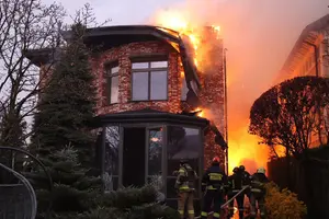 Виникла пожежа у двоповерховому житловому будинку у Дніпрі