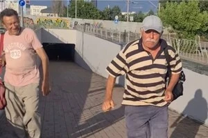 У Києві двоє пенсіонерів напали на волонтерку через українську мову: як їх покарали