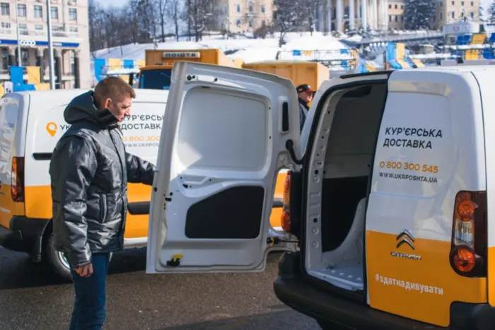 Стало відомо, хто з українців зможе отримати «тисячу Зеленського» через «Укрпошту»