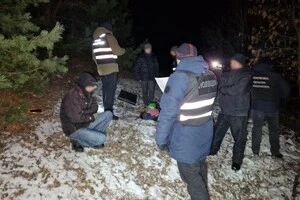 На Чернігівщині затримали українця, який незаконно переправляв чоловіків у Білорусь та продавав прокладені маршрути