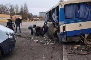 Росіяни вдарили по зупинці транспорту в Новій Каховці, є загиблі