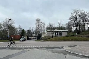 Слідчі з'ясовуватимуть, чи пов'язаний інцидент якимось чином з повідомленням про випадок вандалізму в посольстві Швеції в Москві