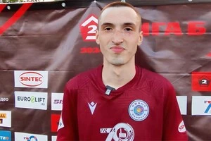 Мельников раніше виступав за клуб «Квант» з Обнінська